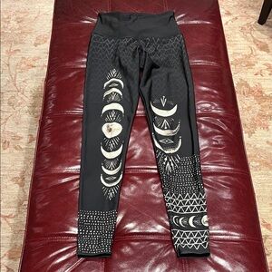 Onzie‎ Black and Gray leggings